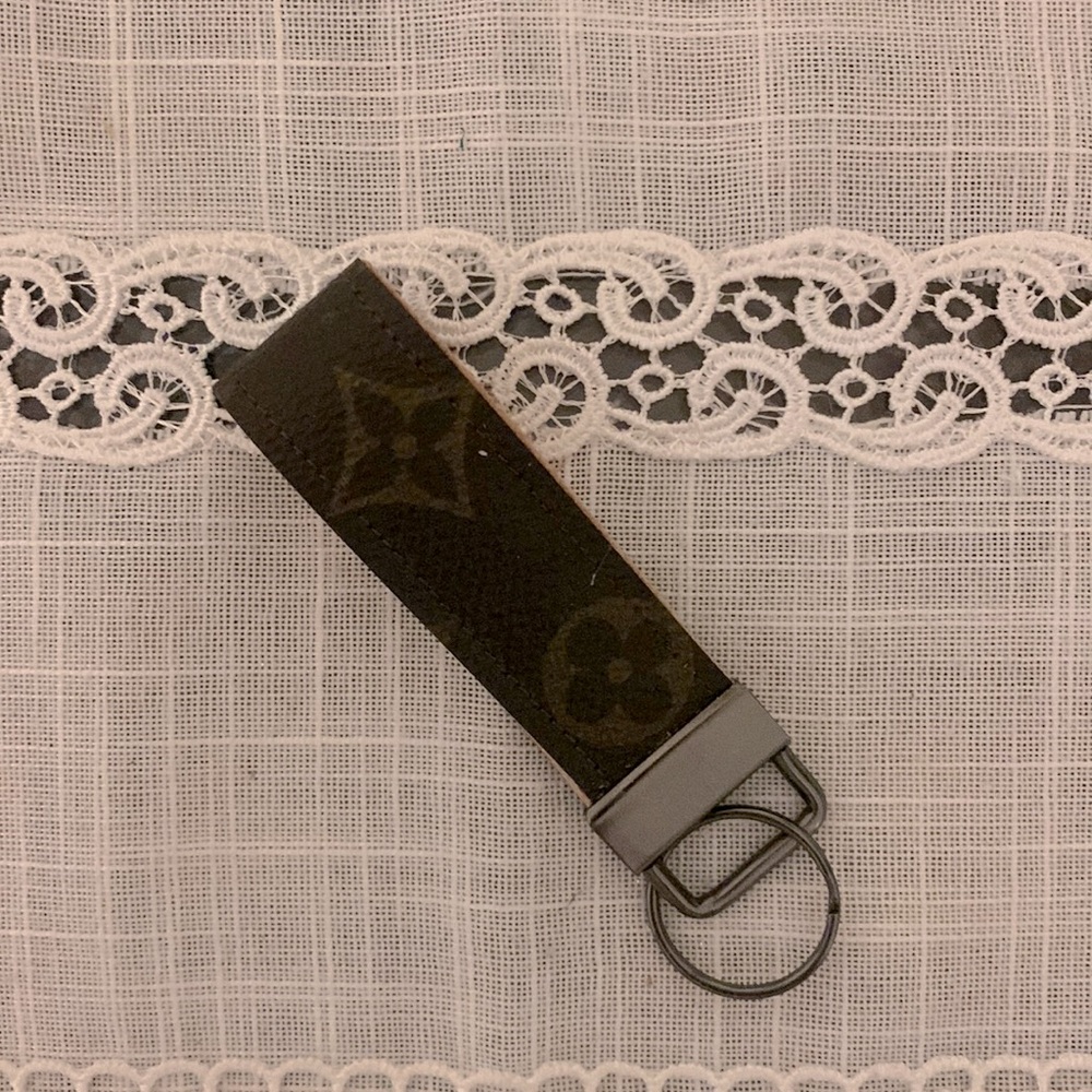 Repurposed Louis Vuitton
Flower Key Fob Rose Gold